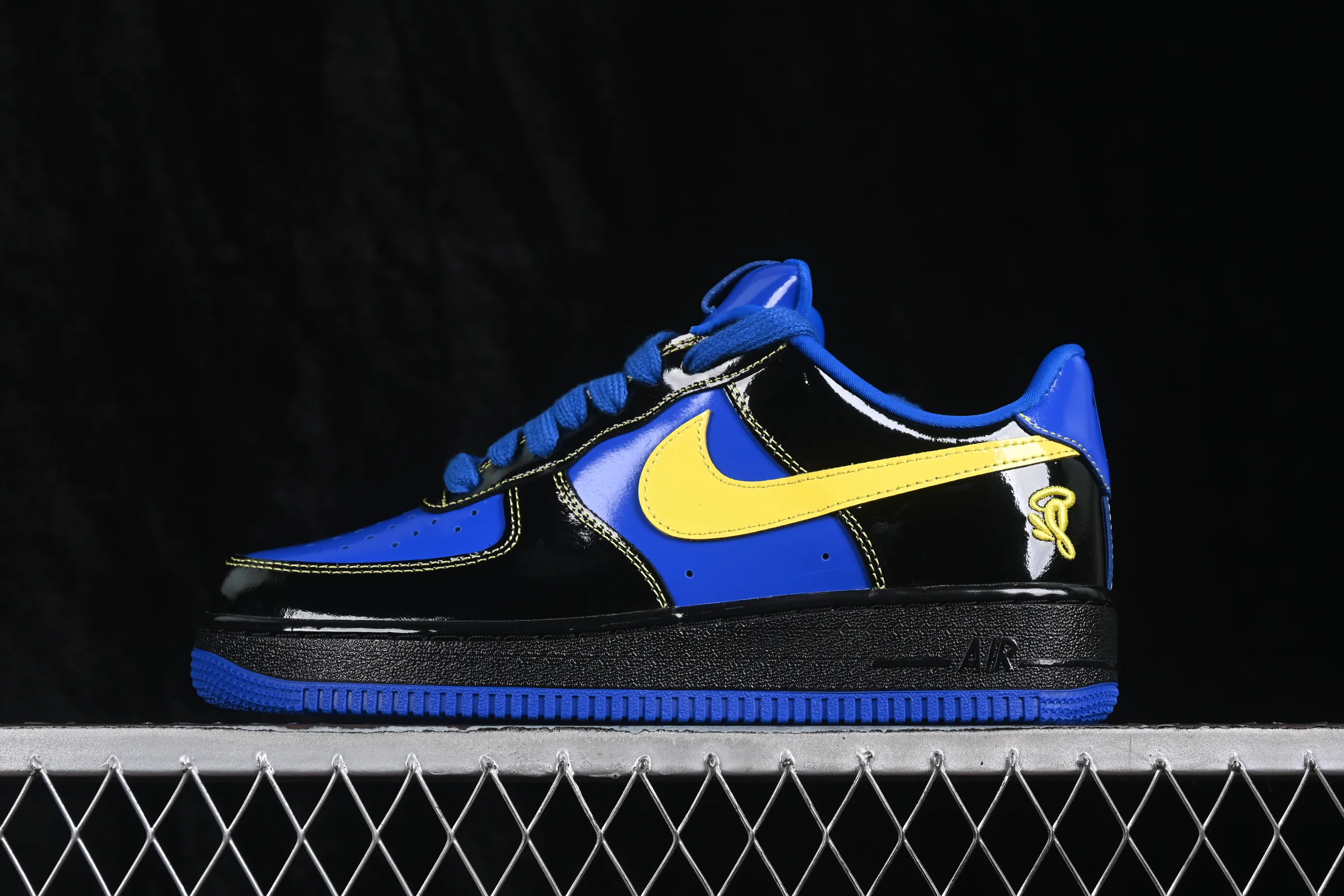 All categories Nk Air Force 1 Air Force series Nk Air Force 1 Low Air Force low-top C version Central Cee x Nike Air Force 1 Low "Racer Blue" black, yellow and blue patent leather Air Force 1 low-top casual sneakers IQ1402-010
